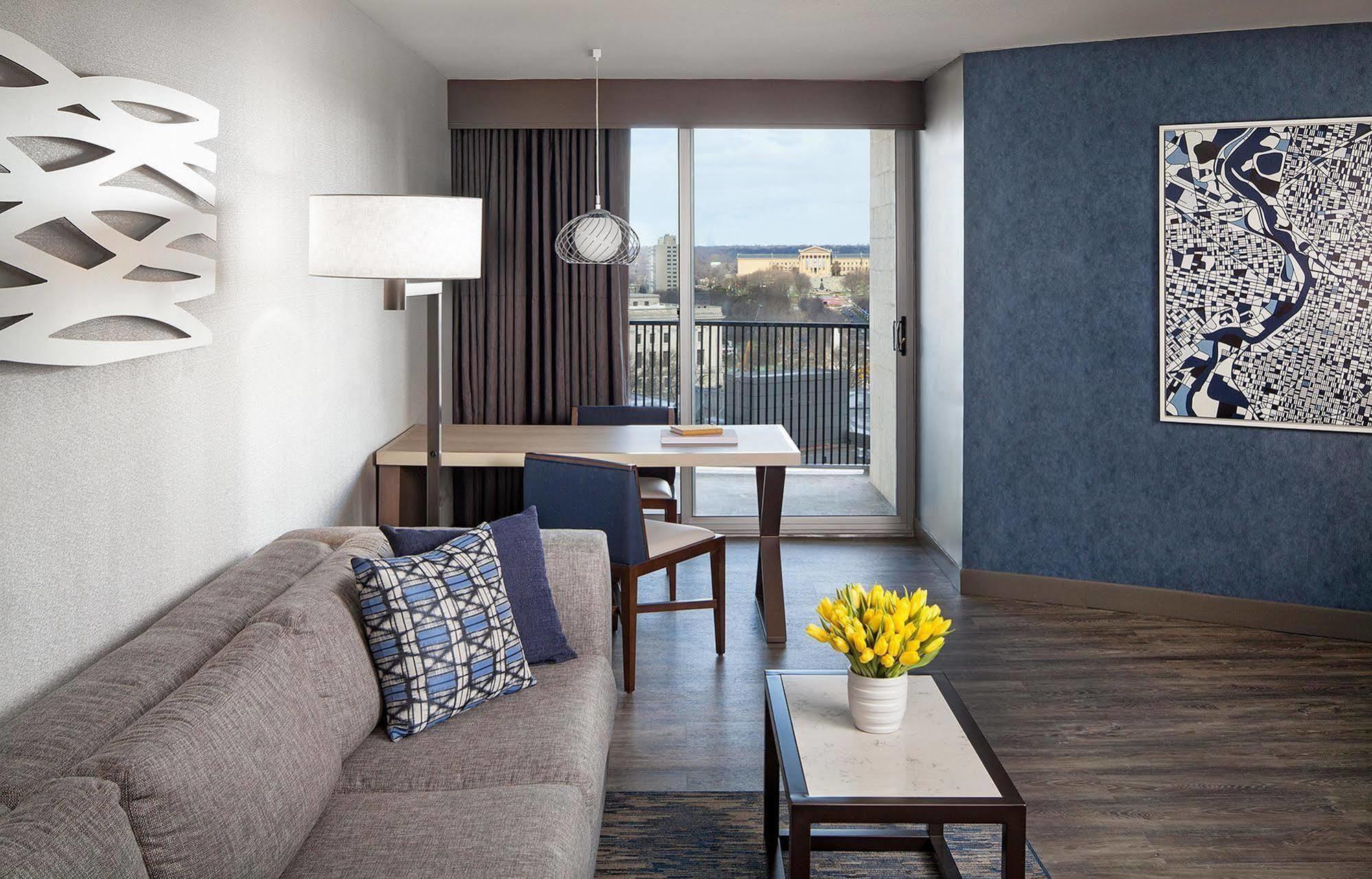 Embassy - Center Hotel 4*