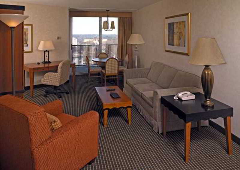 Embassy - Center Hotel 4*